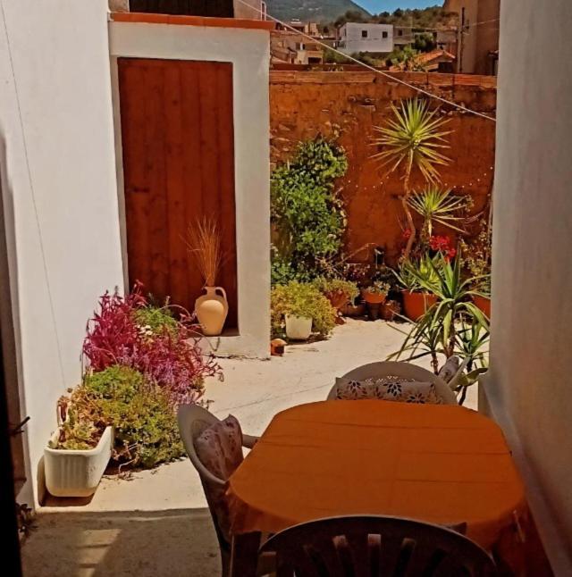 A Casa Di Nonna Iun Q2951 Villa Fluminimaggiore Exterior foto